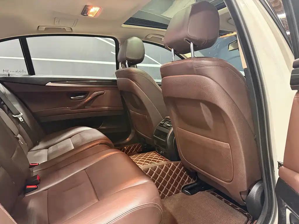 BMW 5 Series — миниатюра 8