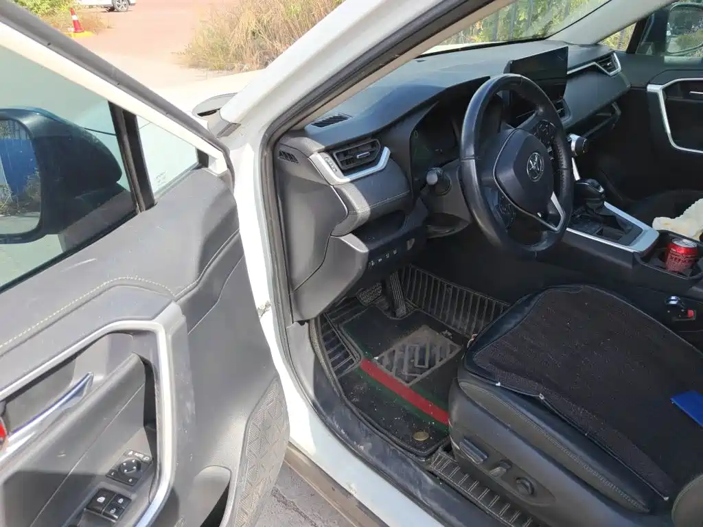 Toyota RAV4 — миниатюра 12