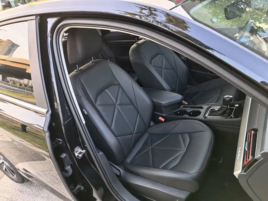Volkswagen Lavida — миниатюра 7