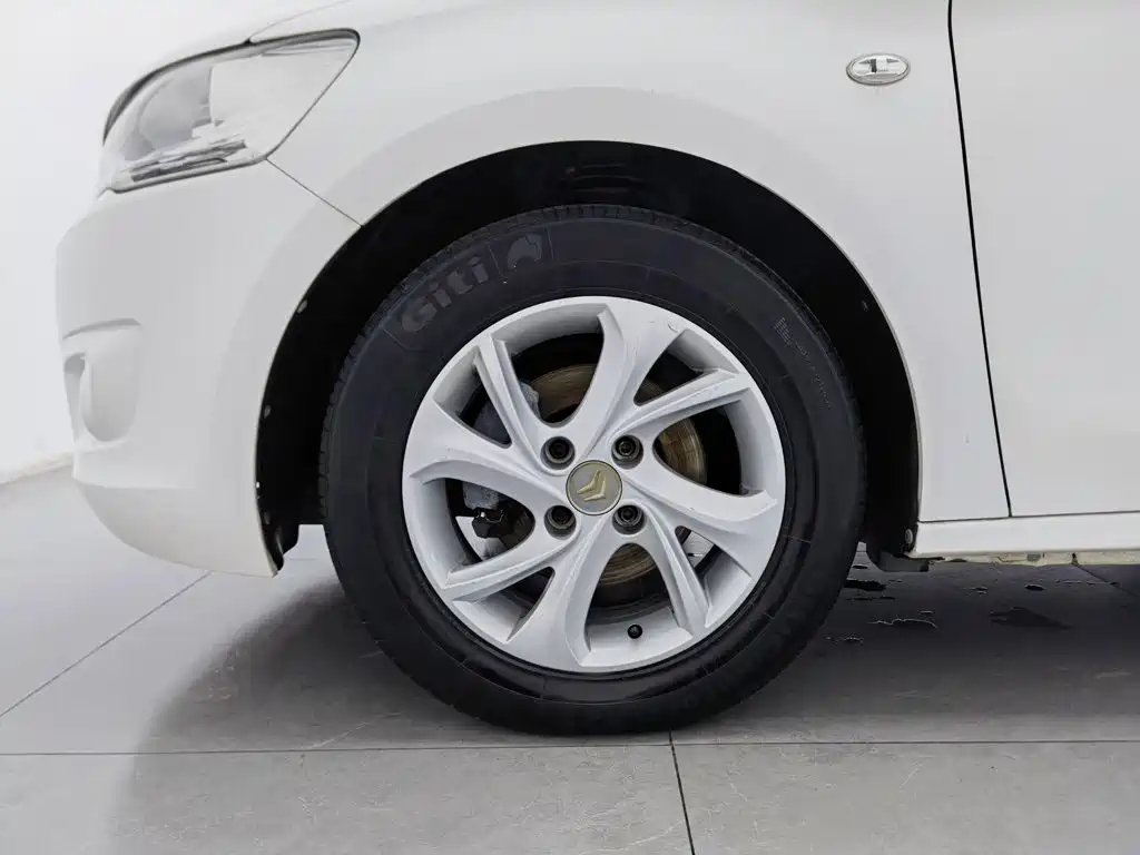 Citroen Elysee — миниатюра 17