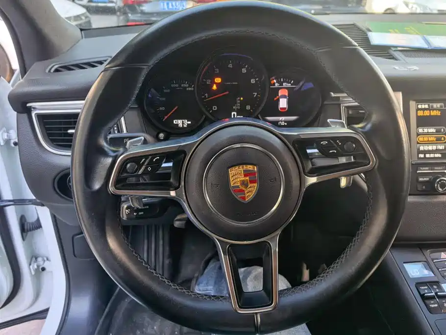 Porsche Macan — миниатюра 15