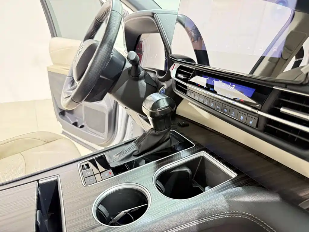 Toyota Sienna — миниатюра 15