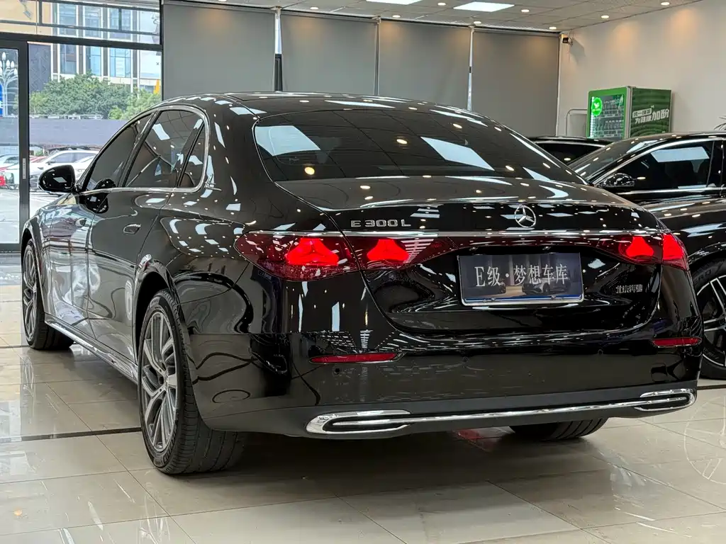 Mercedes-Benz E-Class — миниатюра 24
