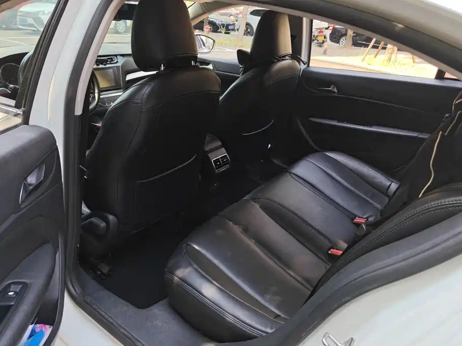 Peugeot 408 — миниатюра 11