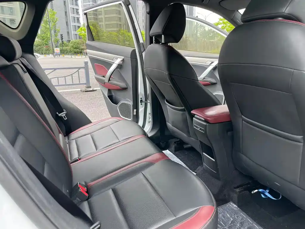 Geely Binyue — миниатюра 10