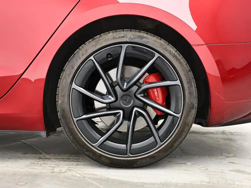 Tesla Model 3 — миниатюра 9