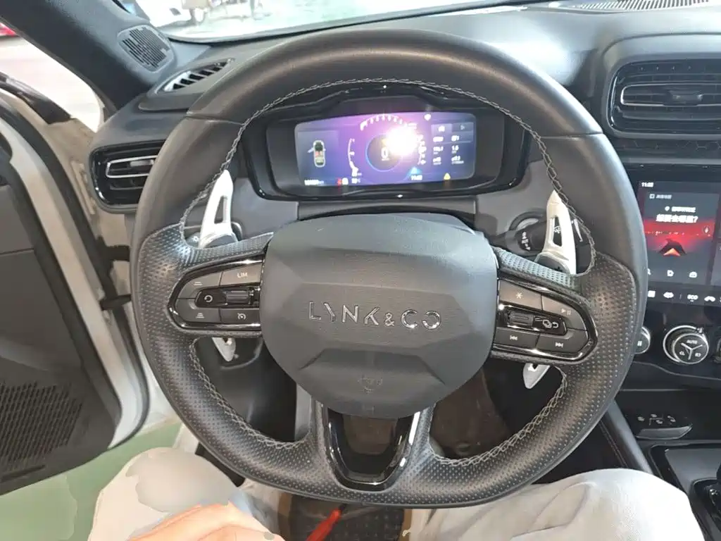 Lynk & Co 03 — миниатюра 11
