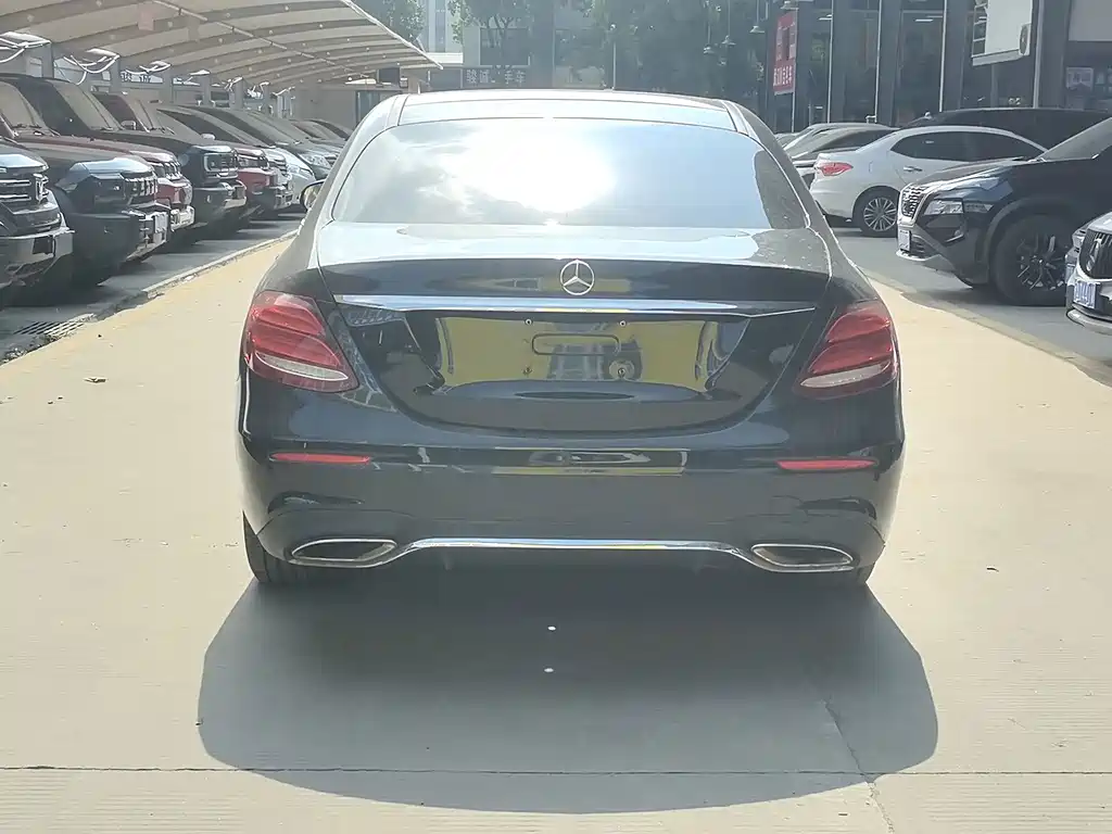 Mercedes-Benz E-Class — миниатюра 8