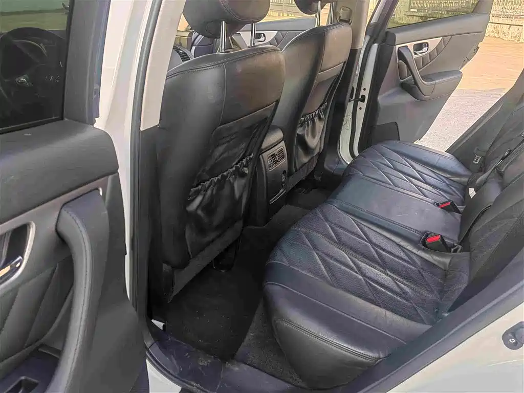 Infiniti QX70 2013 3.7L Standard