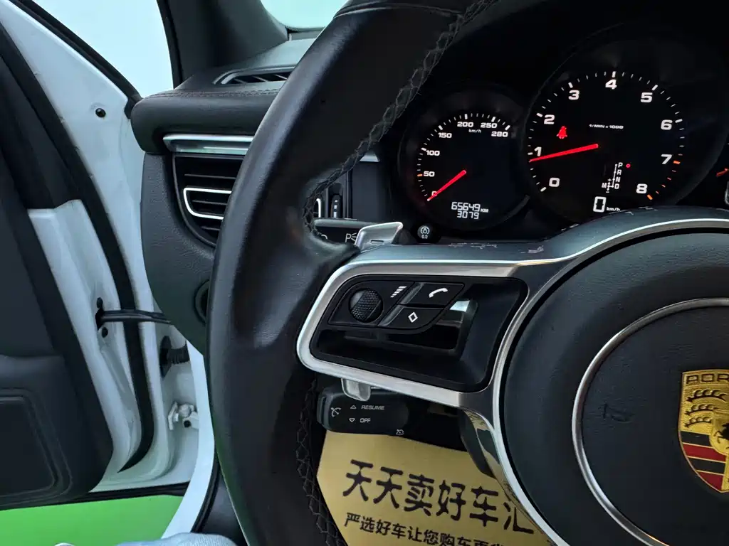 Porsche Macan — миниатюра 17