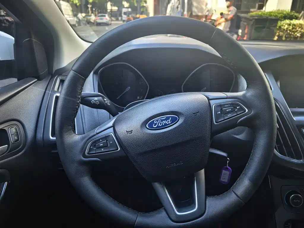 Ford Focus — миниатюра 8