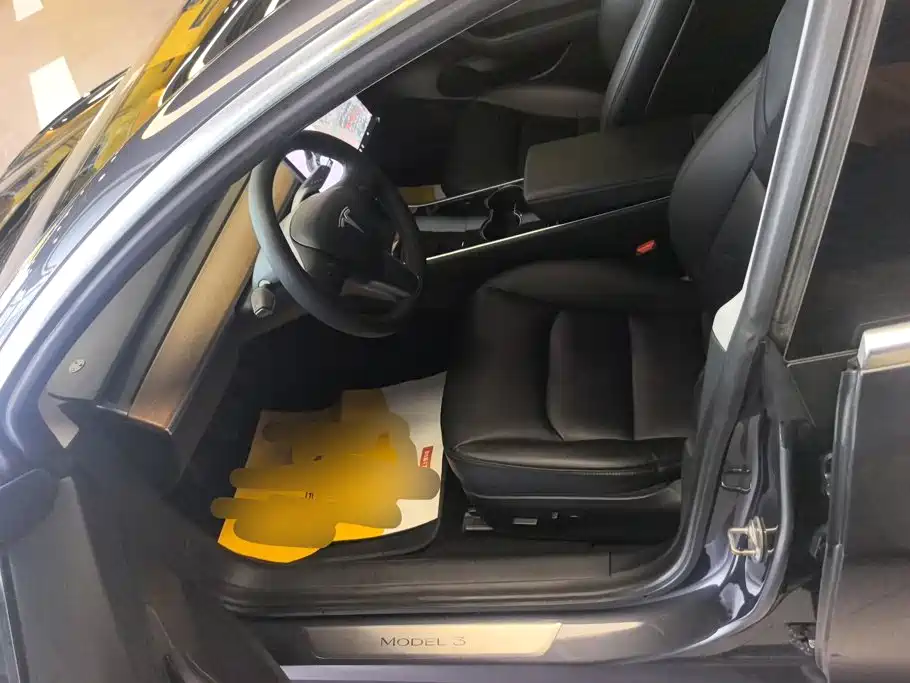 Tesla Model 3 — миниатюра 9