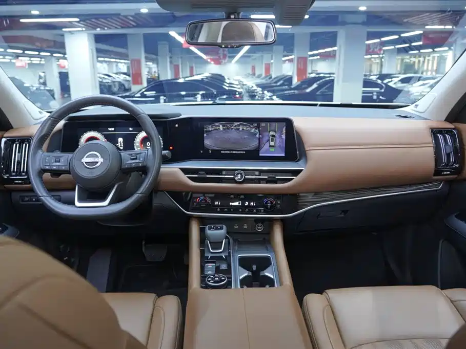 NISSAN EXPLORING THE LAND