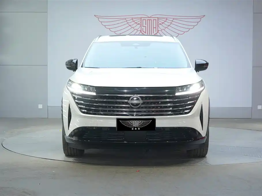 NISSAN EXPLORING THE LAND