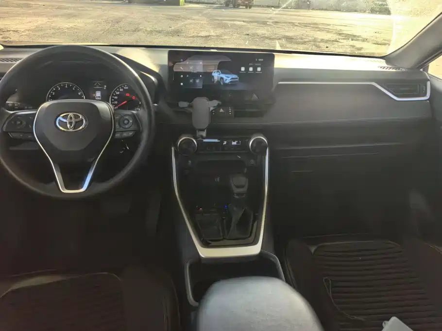 Toyota RAV4 — миниатюра 12