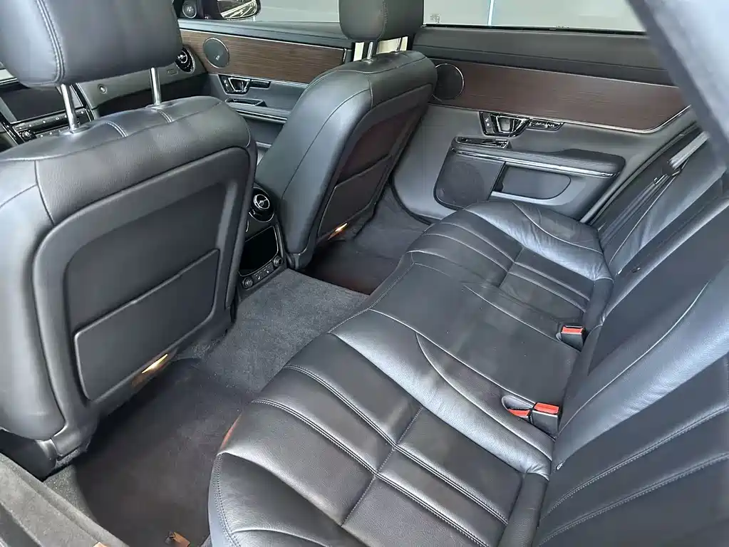 Jaguar XJ — миниатюра 11
