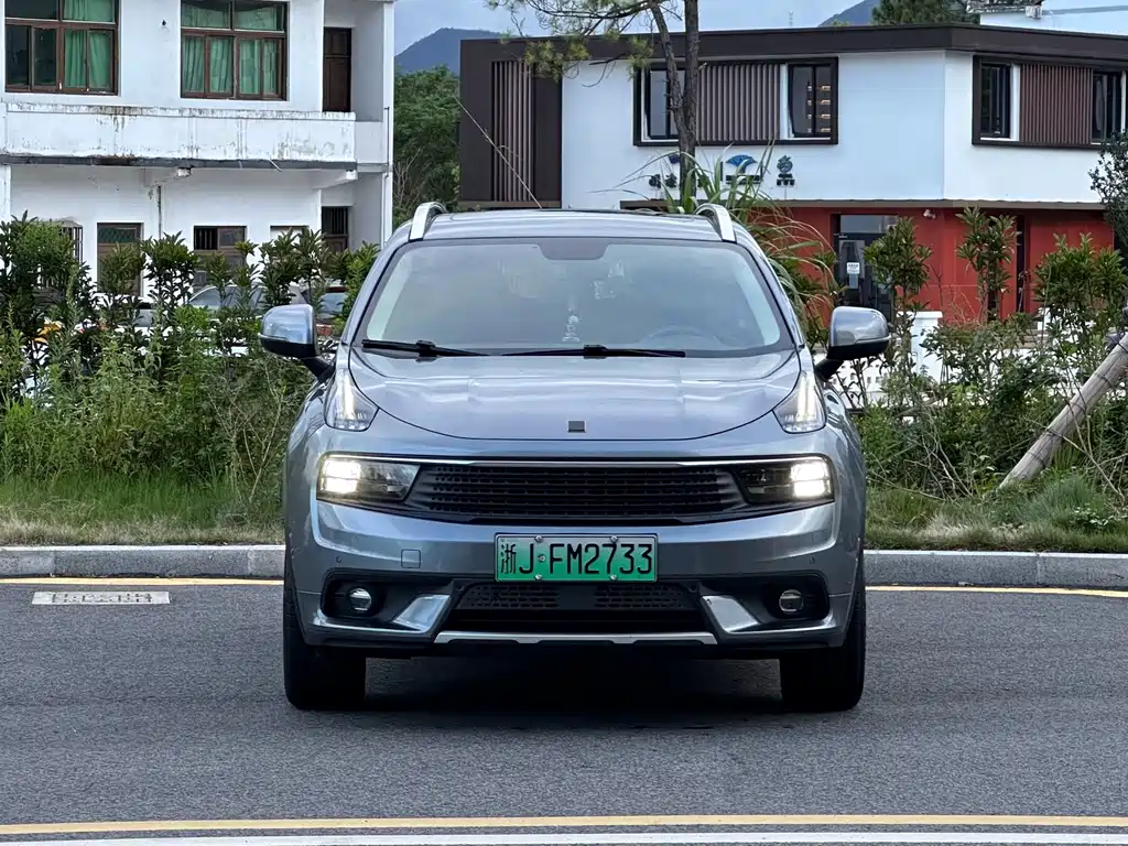 Lynk & Co 01 EM-P — миниатюра 2
