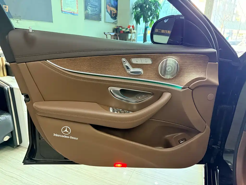 MERCEDES-BENZ E CLASS