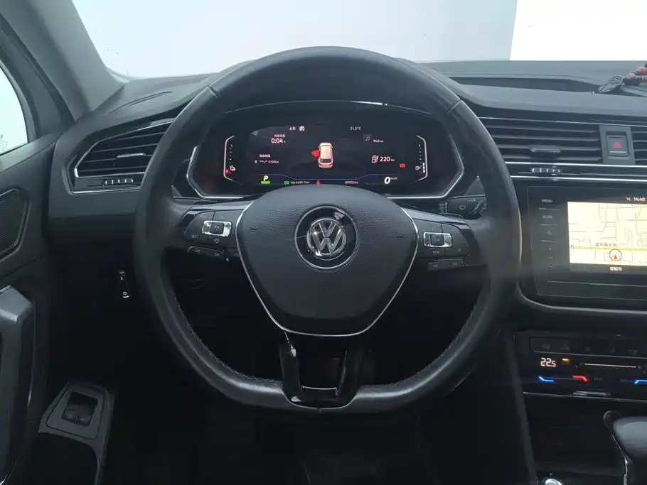 Volkswagen Tiguan L PHEV — миниатюра 15