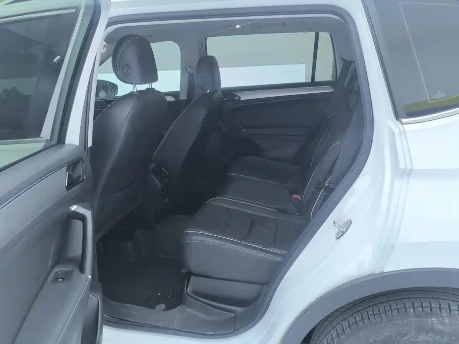 Volkswagen Tiguan L PHEV — миниатюра 11