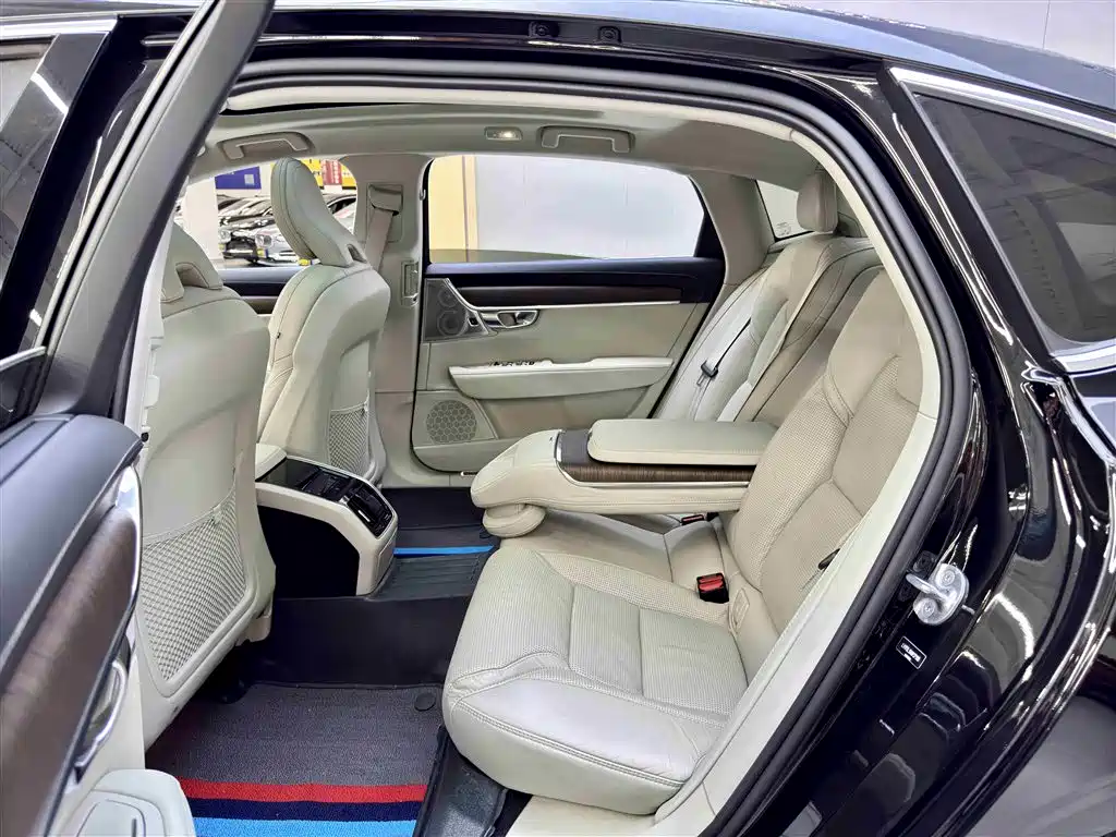Volvo S90 2022 B5 Luxury