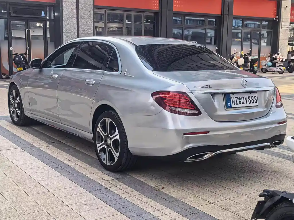 Mercedes-Benz E-Class — миниатюра 9