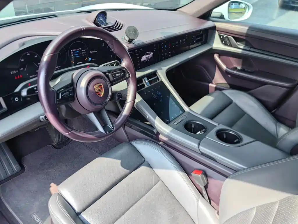 Porsche Taycan — миниатюра 4