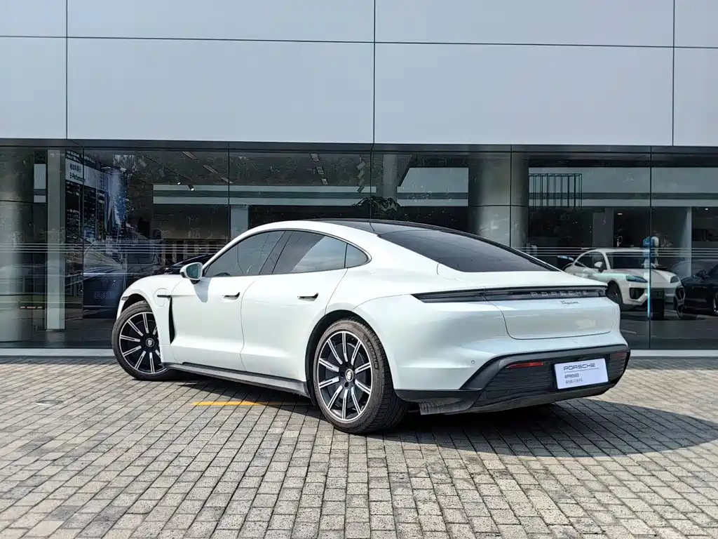 Porsche Taycan — миниатюра 3