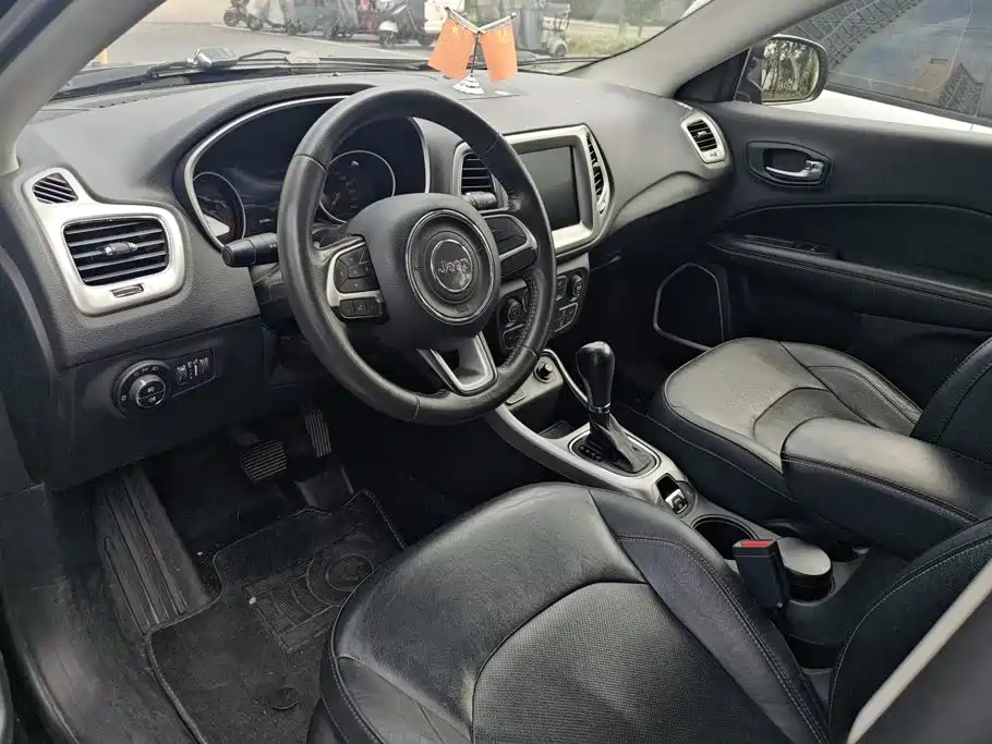 Jeep Compass — миниатюра 12