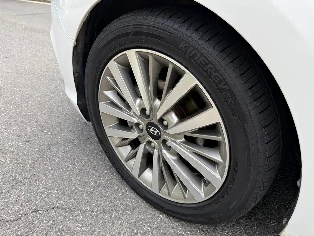 Hyundai Mistra 2019 1.8L AT GLS V