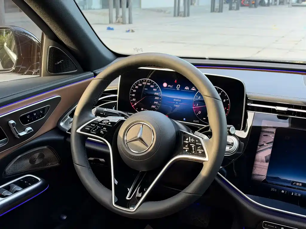 Mercedes-Benz E-Class — миниатюра 9