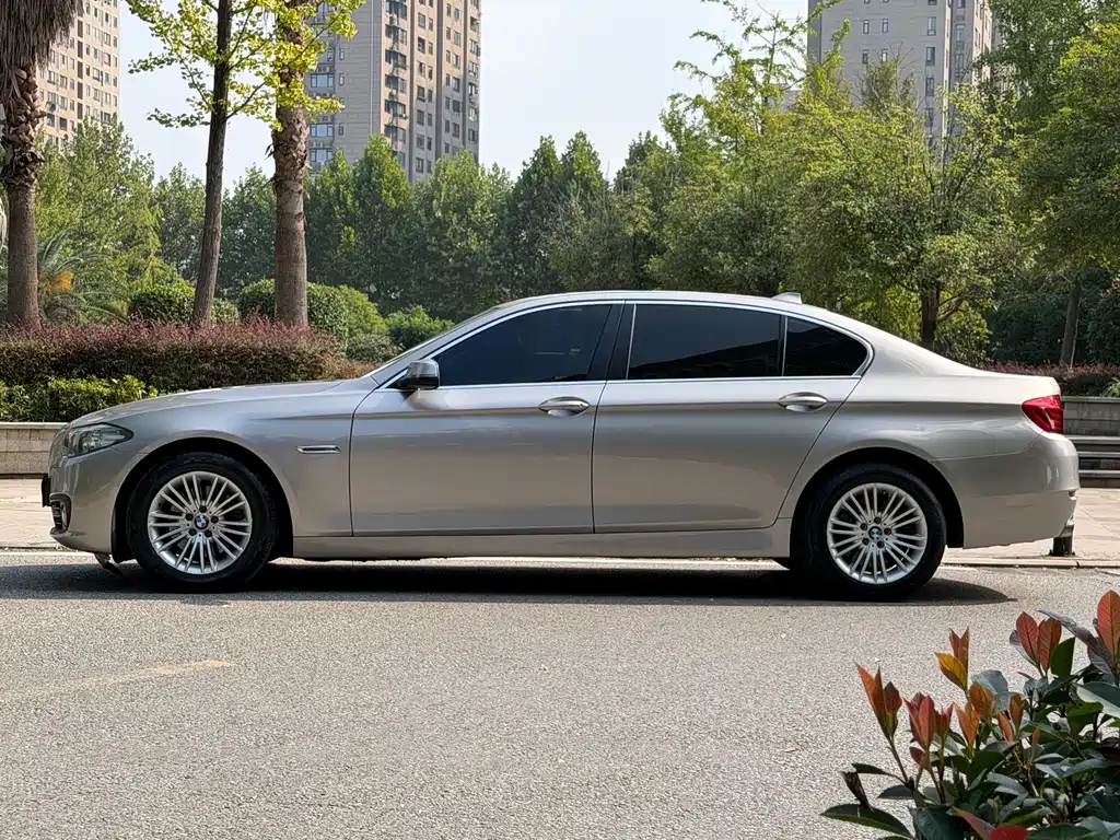 BMW 5 Series — миниатюра 9