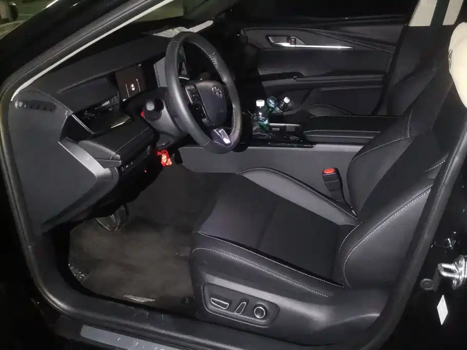Toyota Camry — миниатюра 9