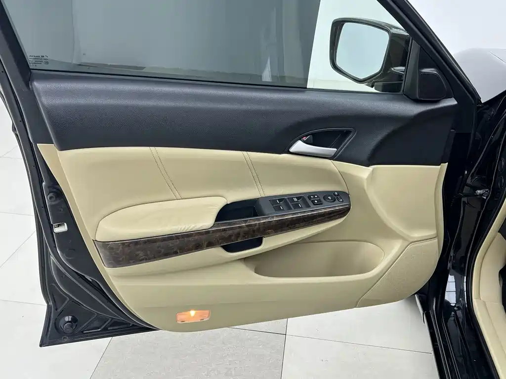 Honda Accord — миниатюра 8