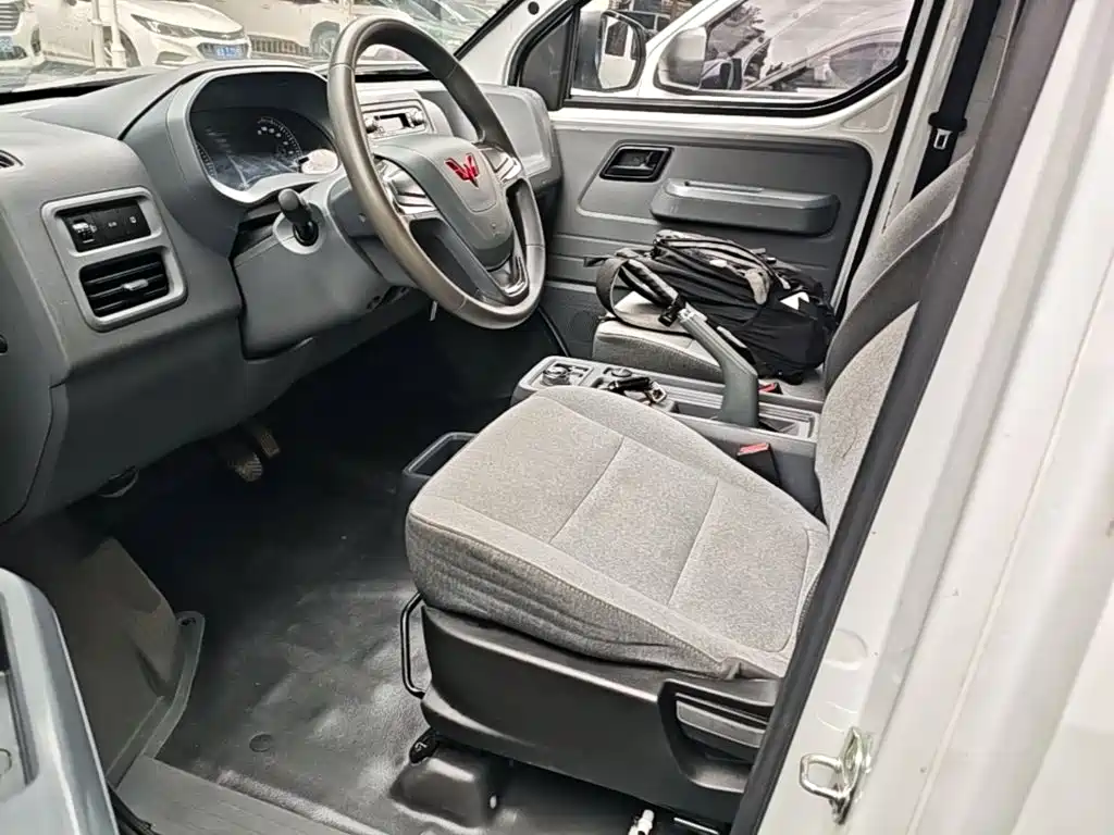 Wuling Yangguang — миниатюра 15