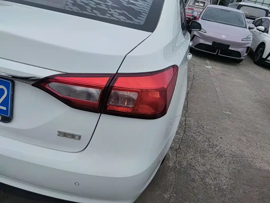 Roewe 360 — миниатюра 8