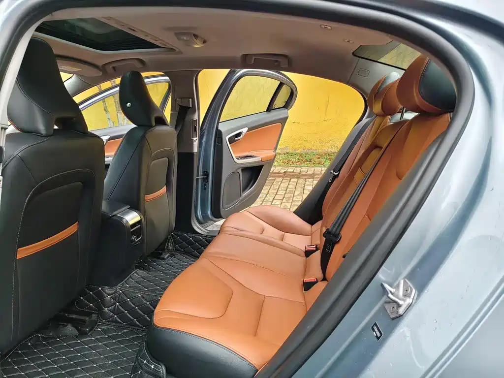 Volvo S60 — миниатюра 7