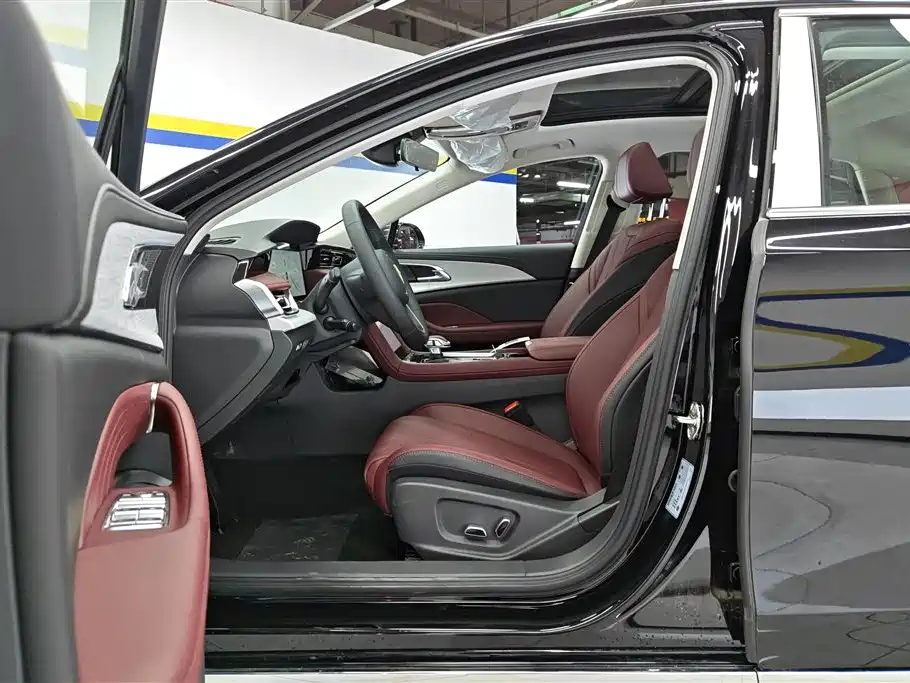 Hongqi H5 PHEV 2025 130