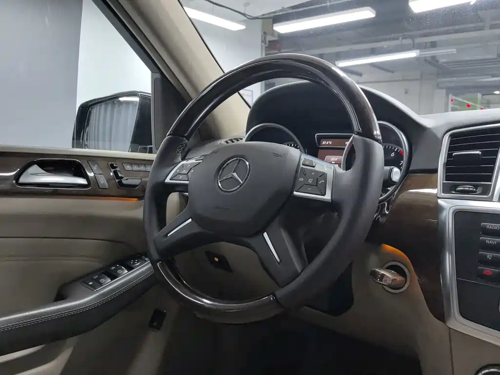 Mercedes-Benz M-Class — миниатюра 9