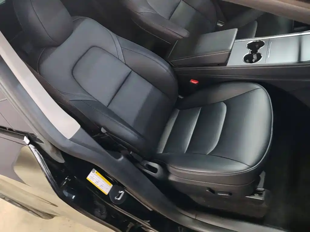 Tesla Model Y — миниатюра 25