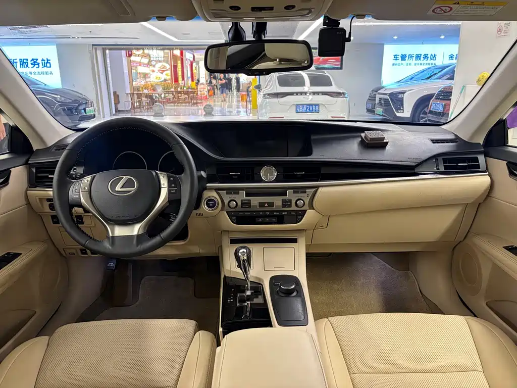 Lexus ES — миниатюра 13