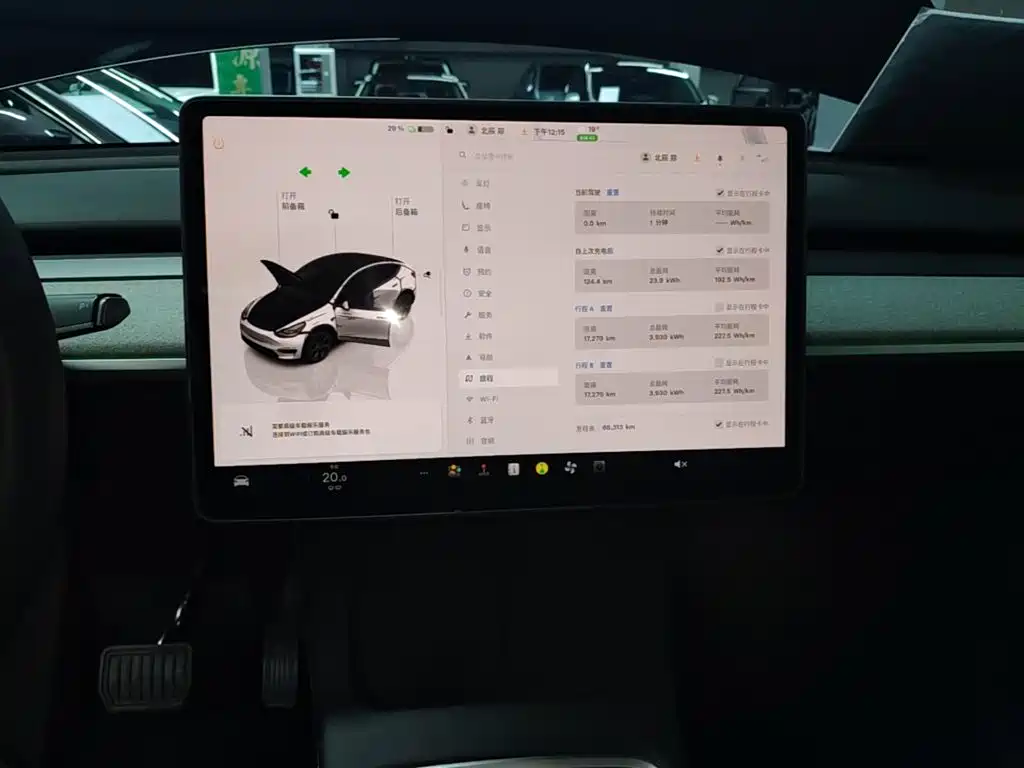 Tesla Model Y — миниатюра 13