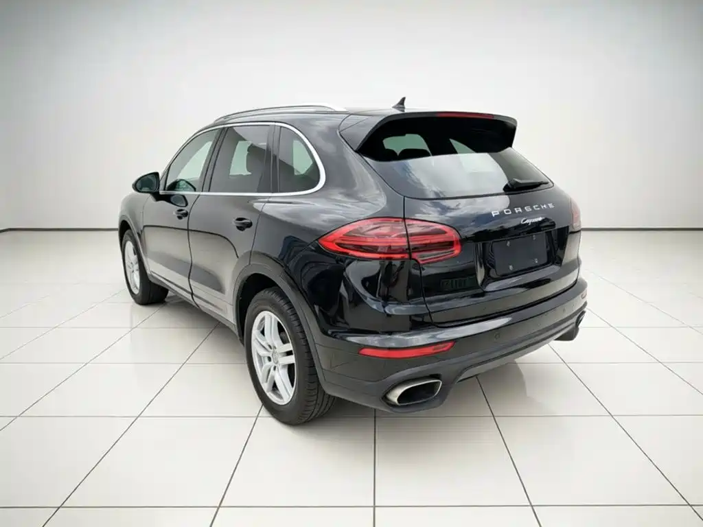 Porsche Cayenne — миниатюра 4