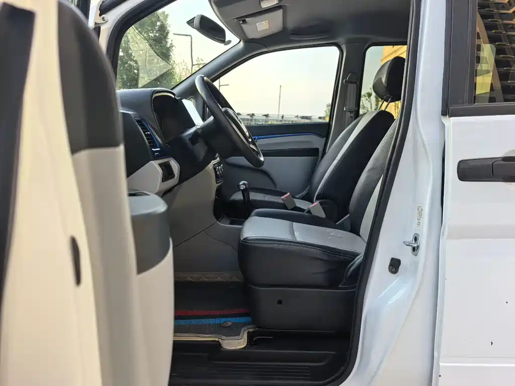 Dongfeng Succe 2019 7 мест