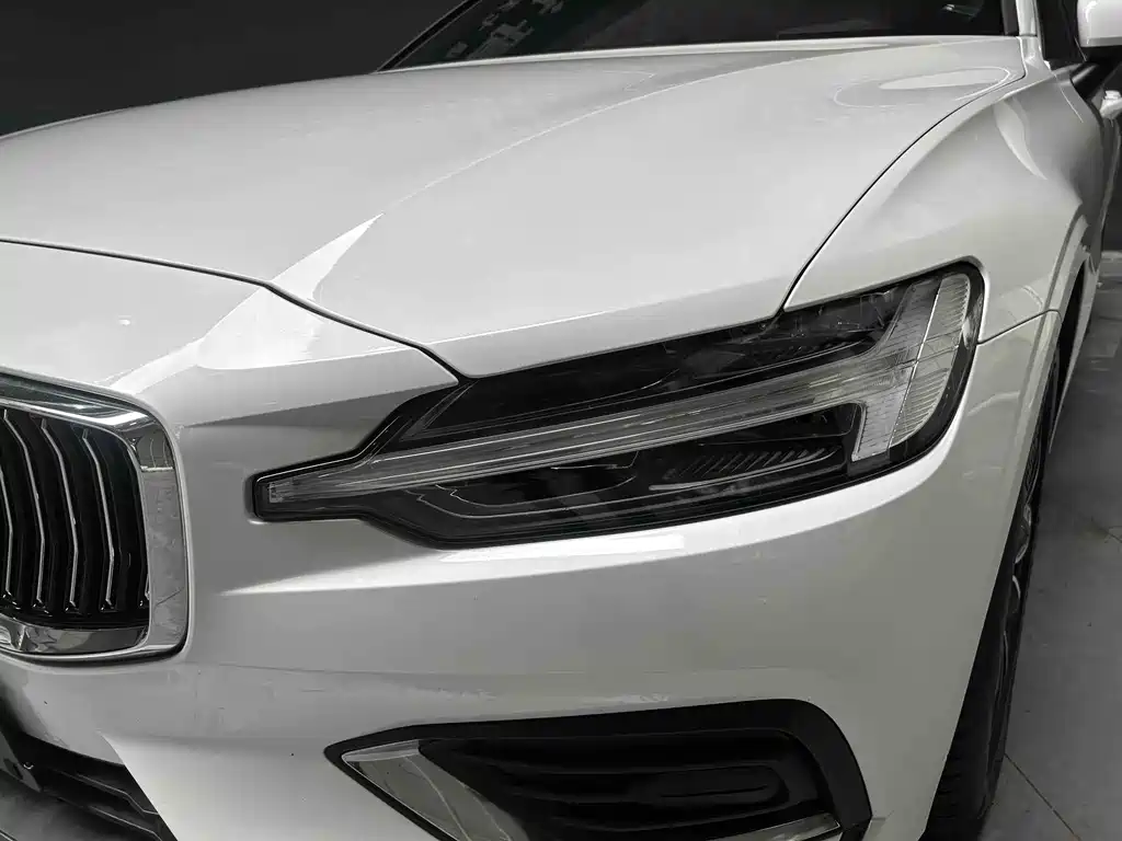 Volvo S60 2022 B4 Luxury