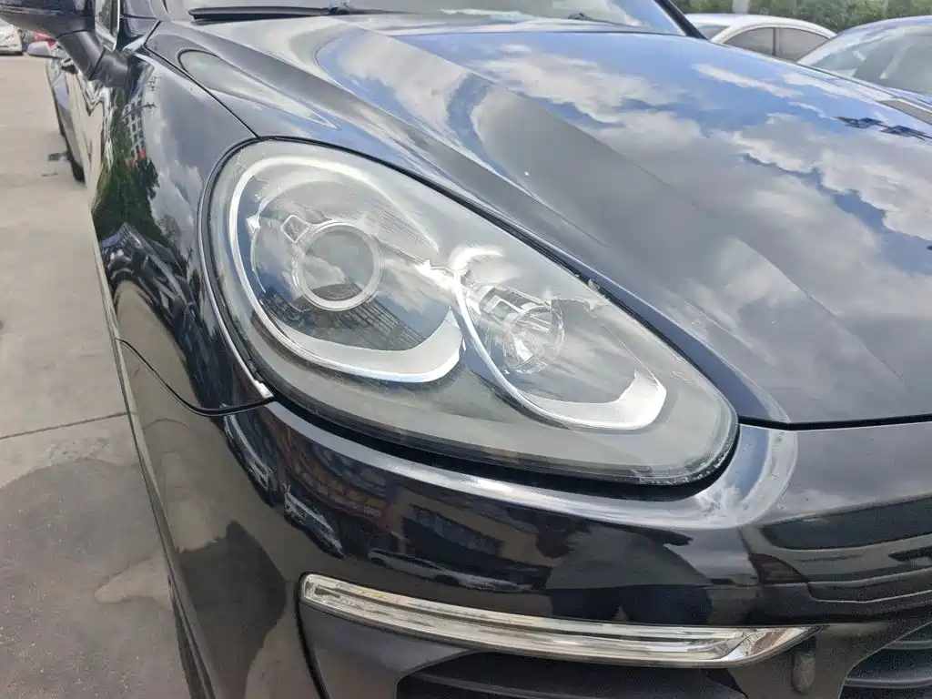 Porsche Cayenne — миниатюра 7