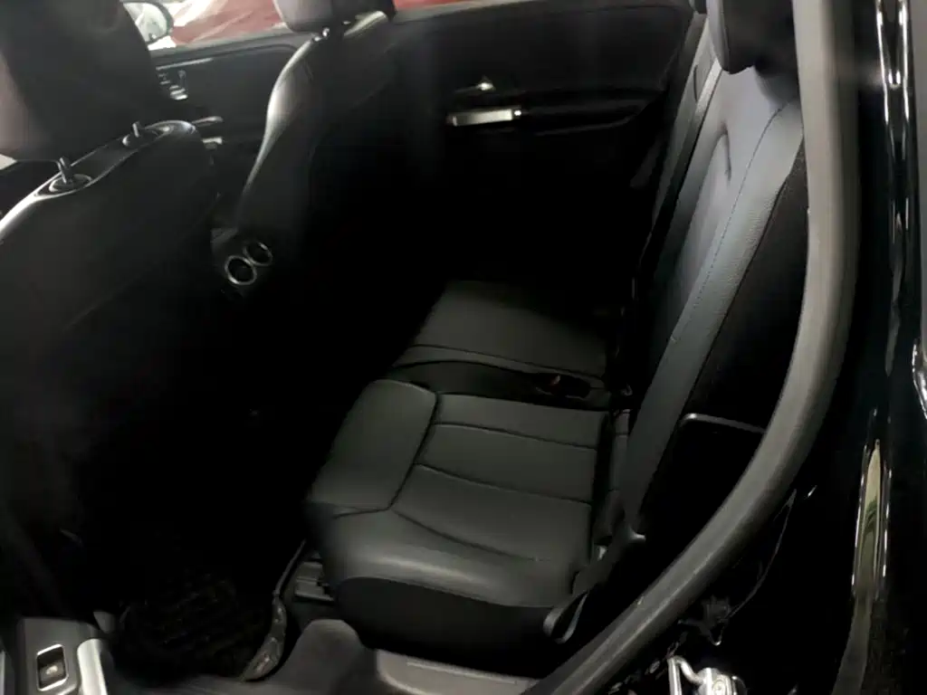 Mercedes-Benz GLB — миниатюра 13