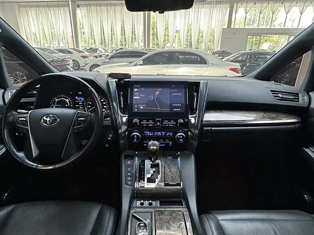 Toyota Vellfire — миниатюра 17