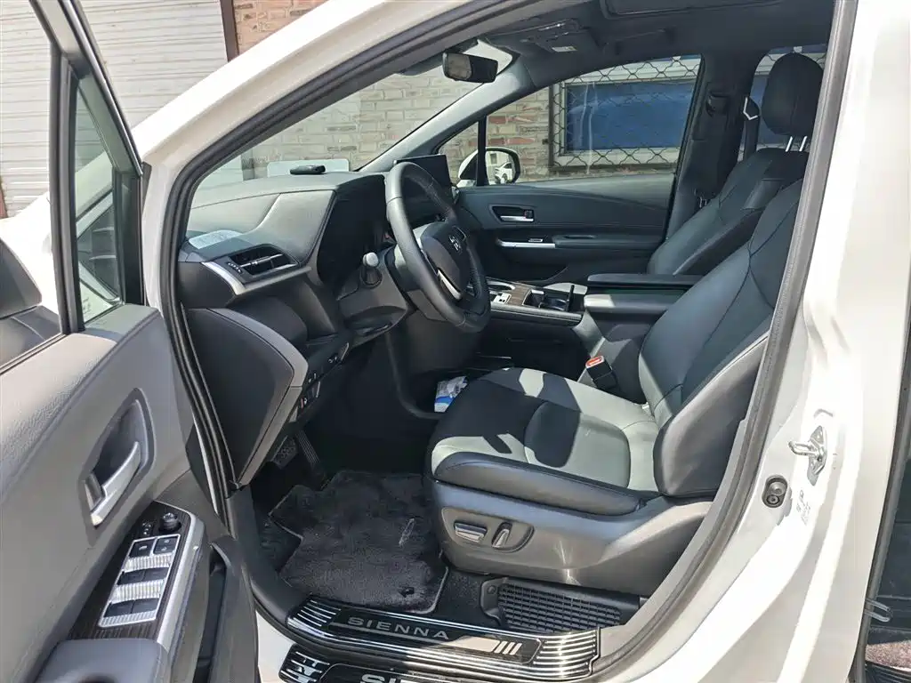 Toyota Sienna — миниатюра 8