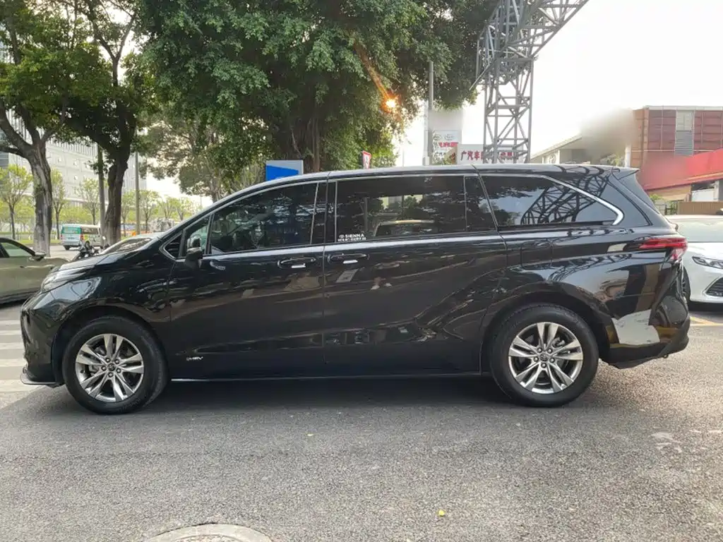 Toyota Sienna — миниатюра 14